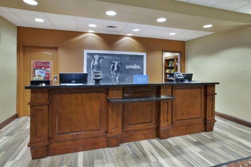 Hampton Inn & Suites Wichita-Northeast - image 3