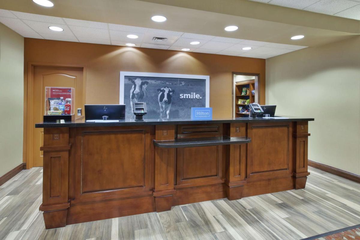 Hampton Inn & Suites Wichita-Northeast - image 3