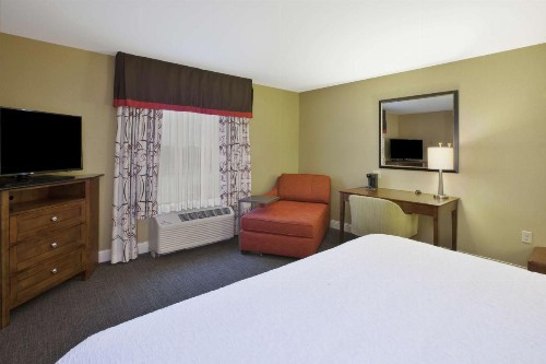 Hampton Inn & Suites Wichita-Northeast - image 7