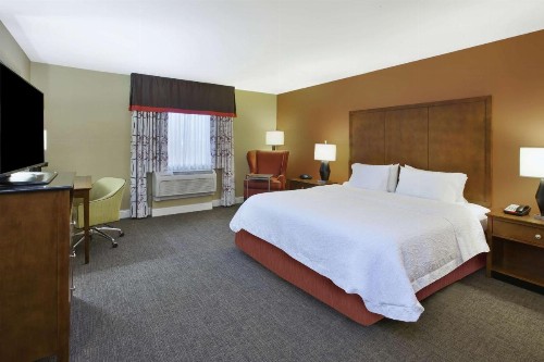 Hampton Inn & Suites Wichita-Northeast - image 8