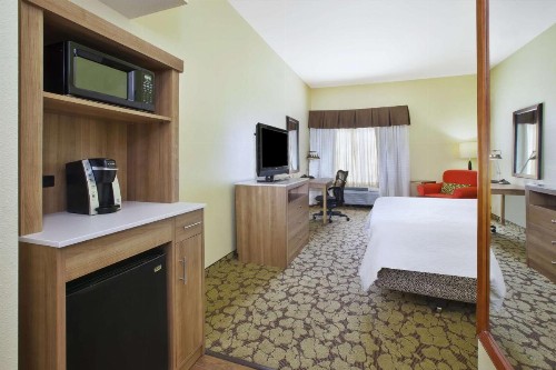 Hilton Garden Inn Wichita - image 13