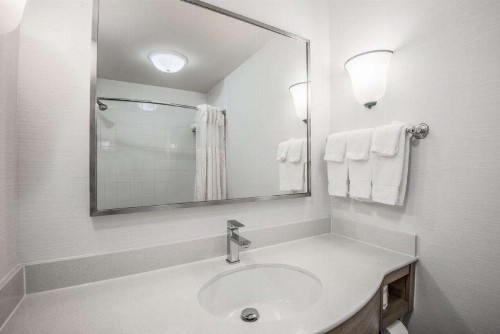 Hilton Garden Inn Wichita - image 31