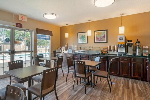 Best Western Governors Inn and Suites - image 14