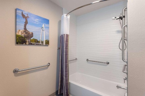 La Quinta by Wyndham Wichita Airport - image 16