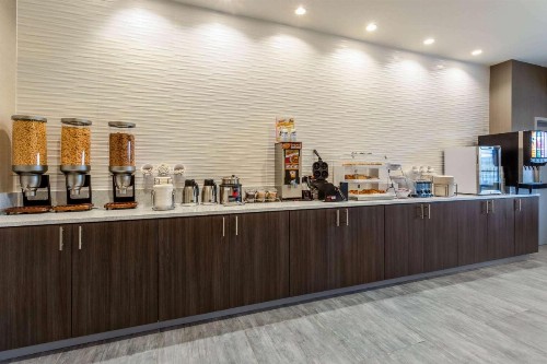 La Quinta by Wyndham Wichita Airport - image 4