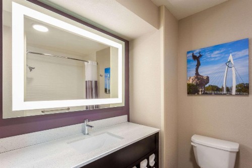 La Quinta by Wyndham Wichita Airport - image 5
