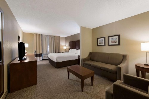 Comfort Inn East Wichita - image 11