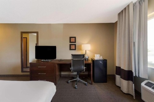 Comfort Inn East Wichita - image 35