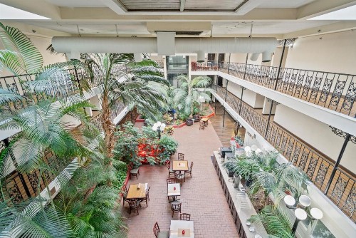 Quality Suites Airport Wichita