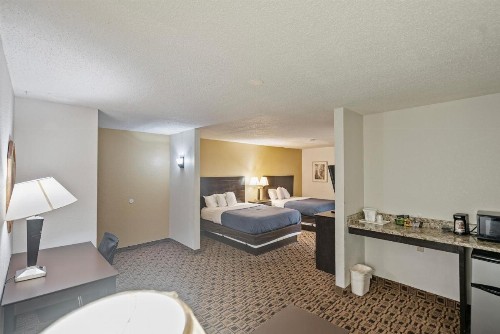 Quality Suites Airport Wichita - image 13