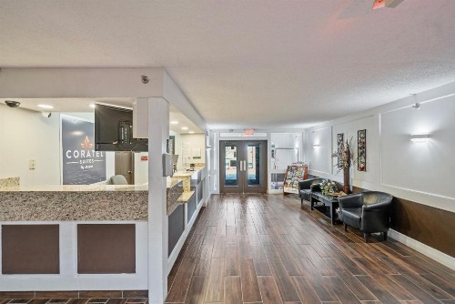 Quality Suites Airport Wichita - image 18