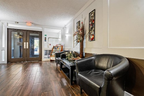 Quality Suites Airport Wichita - image 19