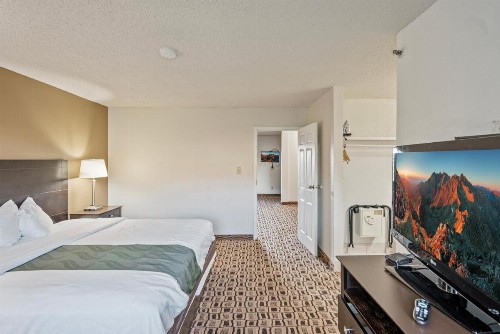 Quality Suites Airport Wichita - image 6