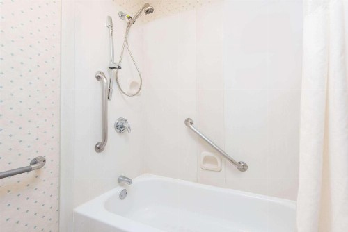 Super 8 by Wyndham Wichita South - image 21