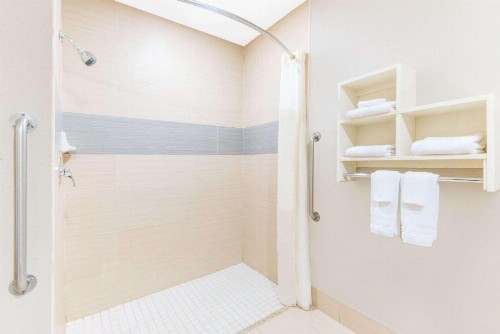 Super 8 by Wyndham Wichita South - image 25