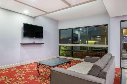 Super 8 by Wyndham Wichita South - image 29