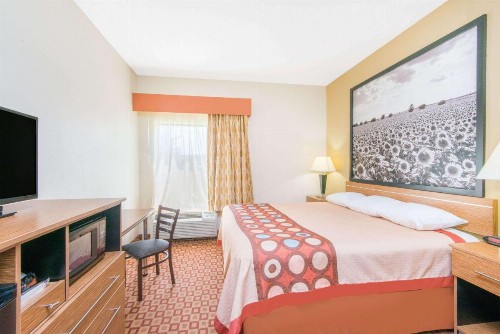 Super 8 by Wyndham Wichita South - image 30