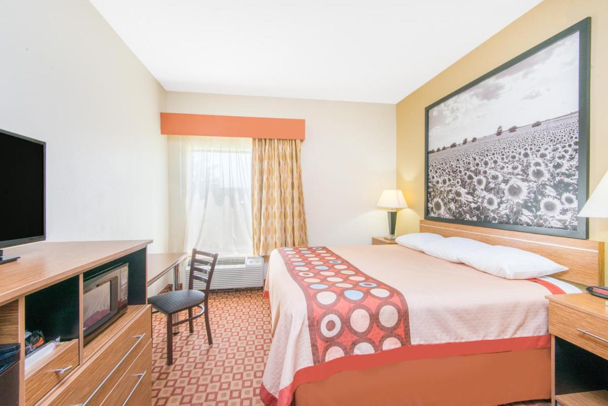 Super 8 by Wyndham Wichita South - image 5