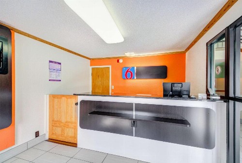 Motel 6-Wichita KS - image 2