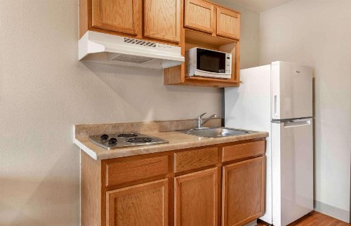 WoodSpring Suites Wichita North - image 16