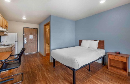 WoodSpring Suites Wichita North - image 18