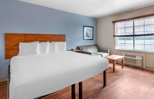 WoodSpring Suites Wichita North - image 25