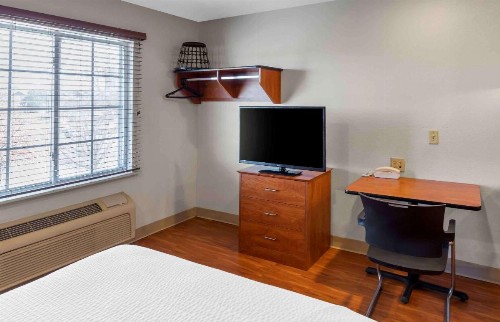 WoodSpring Suites Wichita North - image 27