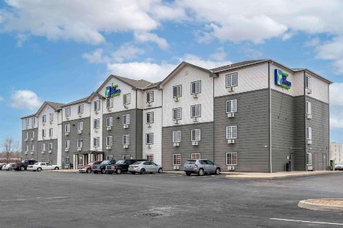 WoodSpring Suites Wichita North - image 3