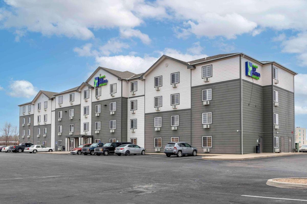 WoodSpring Suites Wichita North - image 3