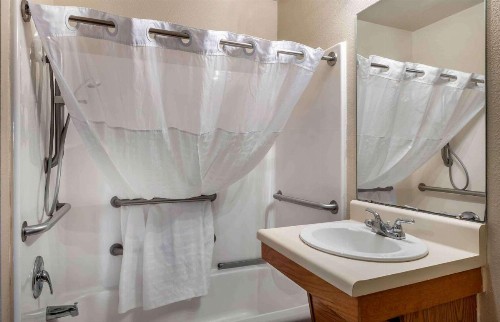 WoodSpring Suites Wichita North - image 35