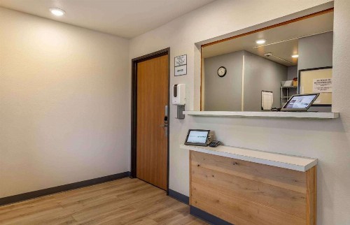 WoodSpring Suites Wichita North - image 6