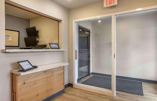 WoodSpring Suites Wichita North - image 7