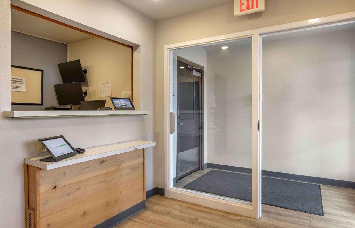 WoodSpring Suites Wichita North - image 7