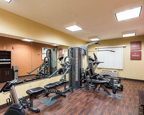 Comfort Suites Airport Wichita - image 10