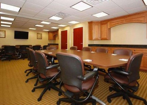 Comfort Suites Airport Wichita - image 13