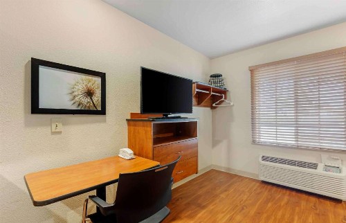 WoodSpring Suites Wichita Airport - image 10
