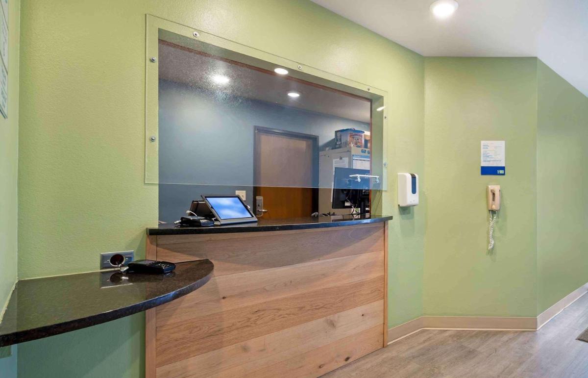 WoodSpring Suites Wichita Airport - image 5