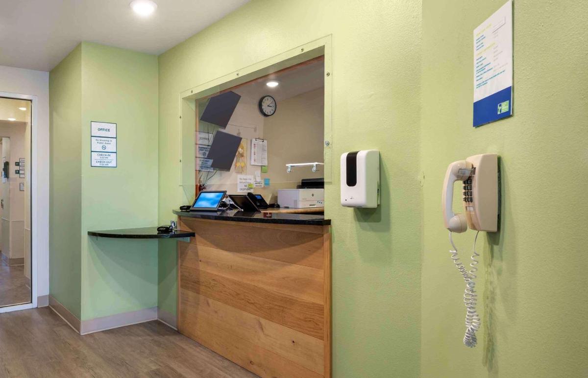 WoodSpring Suites Wichita Airport - image 6