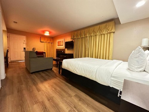 Hawthorn Suites Wichita East - image 12