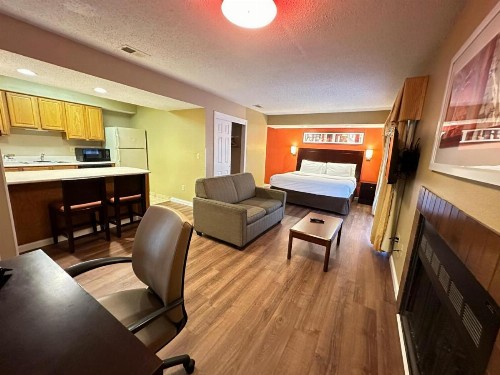 Hawthorn Suites Wichita East - image 13