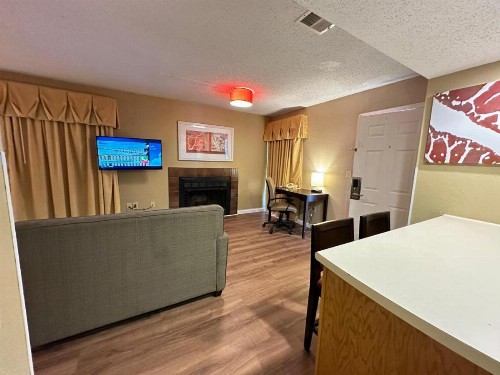 Hawthorn Suites Wichita East - image 14