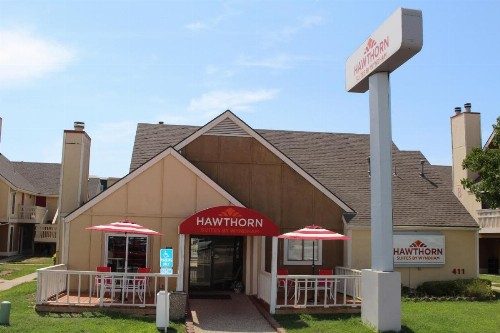 Hawthorn Suites Wichita East - image 30