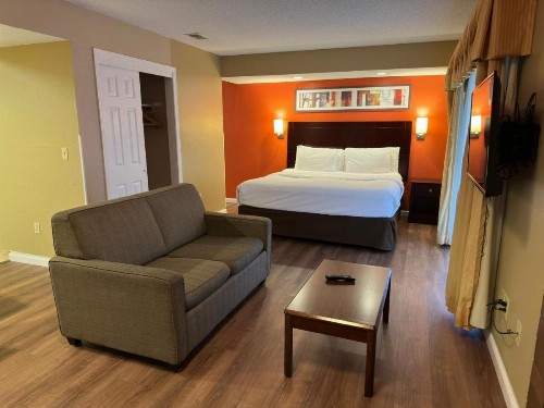 Hawthorn Suites Wichita East - image 5
