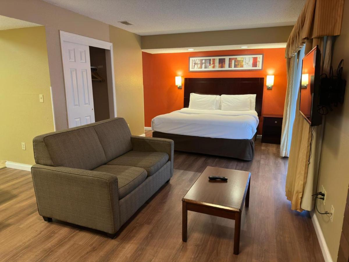 Hawthorn Suites Wichita East - image 5