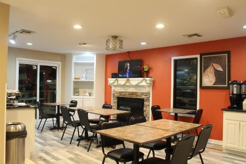 Hawthorn Suites Wichita East - image 9