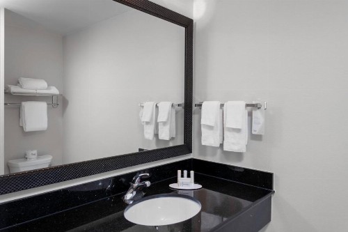Fairfield Inn & Suites by Marriott Wichita Downtown - image 14