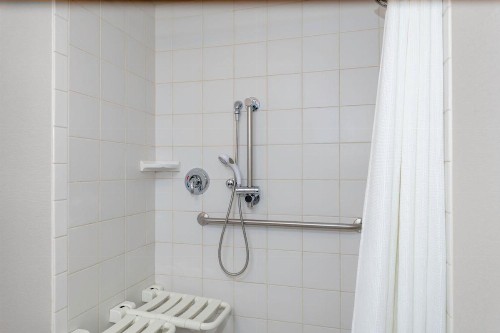 Fairfield Inn & Suites by Marriott Wichita Downtown - image 6