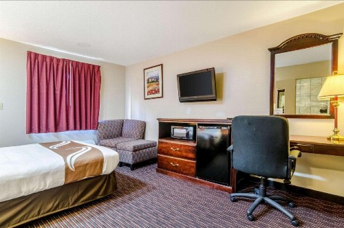 Quality Inn South - image 12