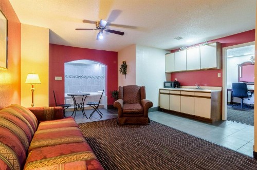 Quality Inn South - image 22