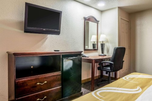 Quality Inn South - image 25